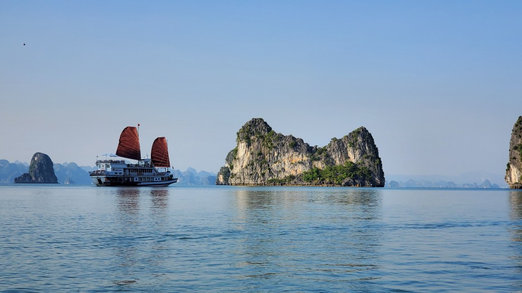 Overnight on a Junker Boat in Halong&nbsp;Bay